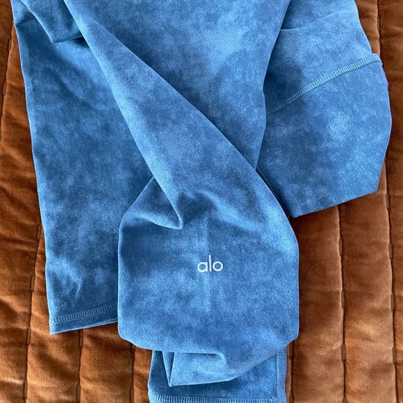 Alo Yoga Leggings - Picture 4 of 5